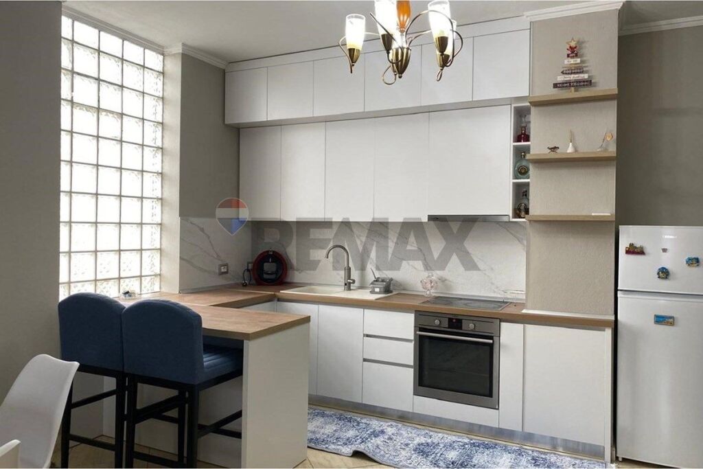 🏡 APARTAMENT 1+1 ME QIRA  📍 Rruga Pjetër Budi