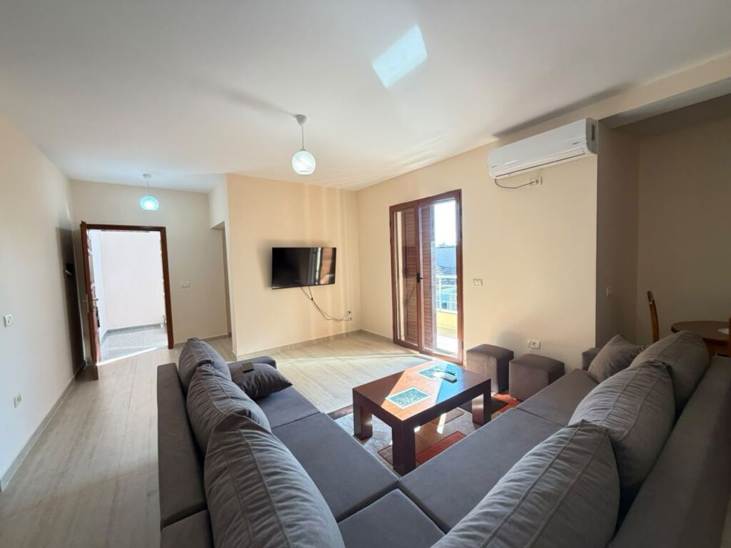Apartament 2+1  Me Qira prane Spitalit Amerikan 1