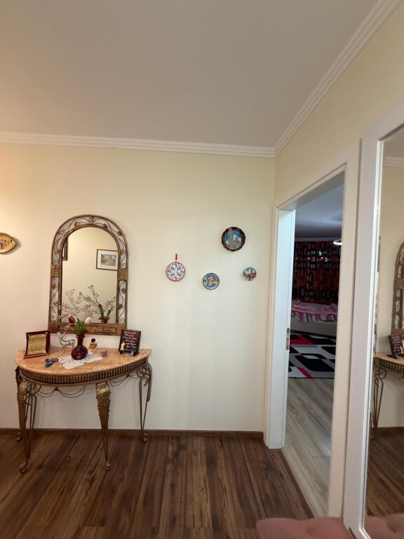 Shitet apartament te rruga e Portit me pamje deti  ,Durres