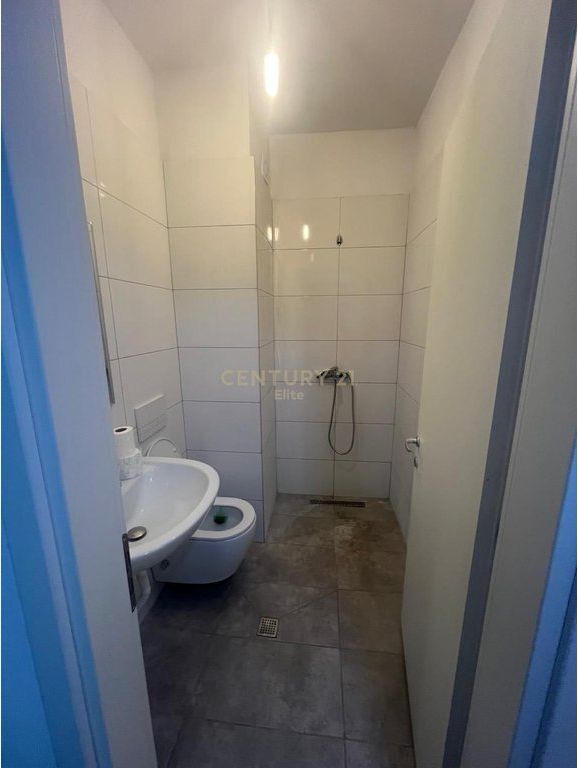 Appartamento 2+1+2+ posto auto in affitto, Univers City. 600 € /Mese 56,000 Lek /Mese