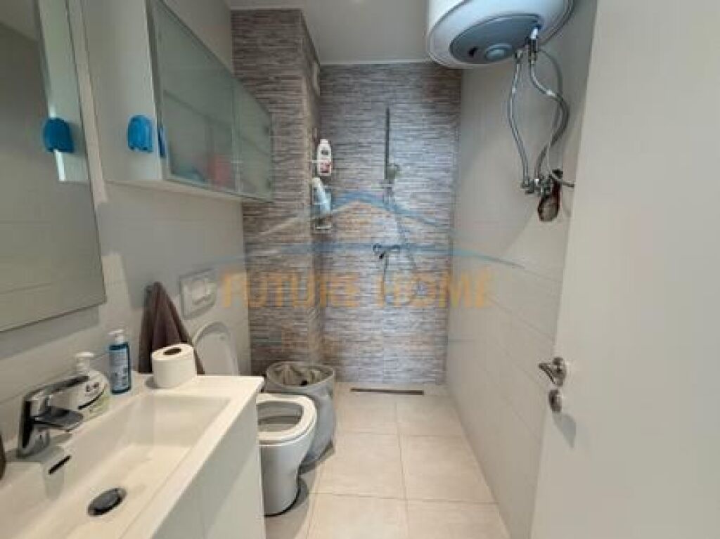 Shitet, Apartament 2+1+ Post Parkimi, Fiori di Bosko, Tiranë