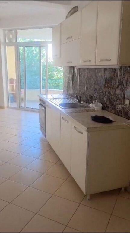 APPARTAMENTO 2+1 30.000 LEKE MERCATO ELETTRICO