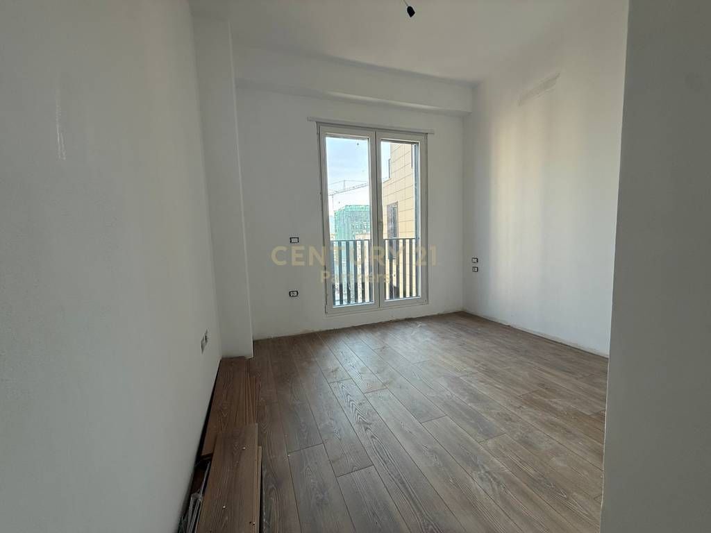 Shesim Apartament 2+1+2 Rruga e Kavajes!