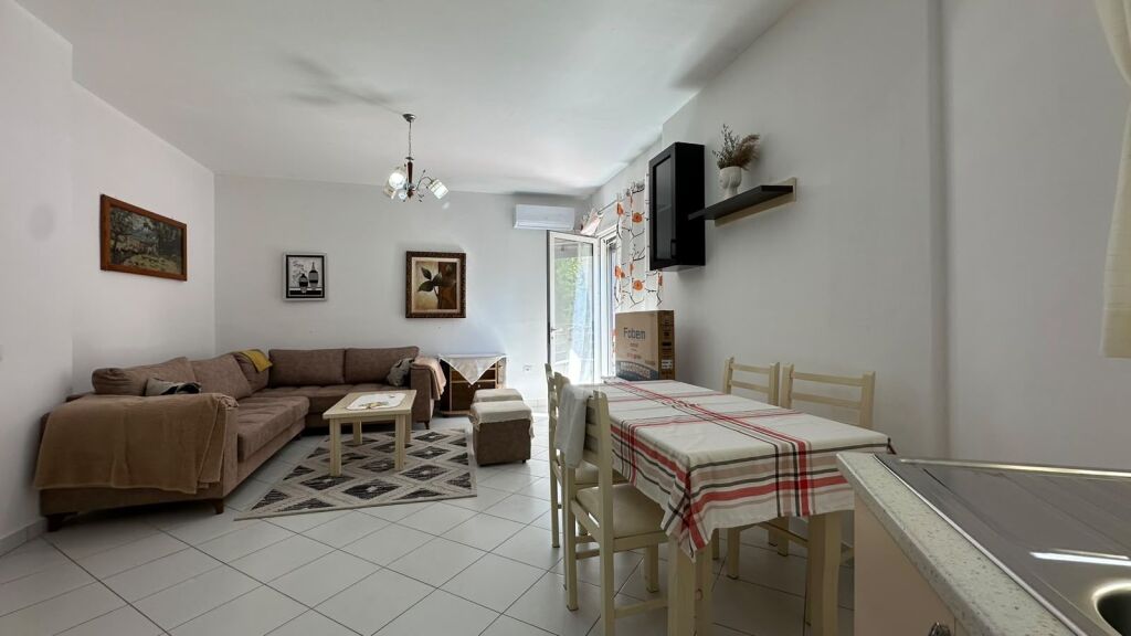 Apartament 2+1 me qira Liqeni i Thate