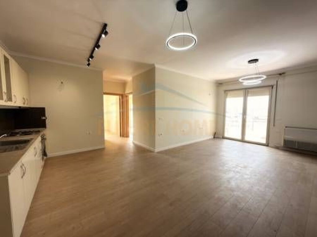 Shitet, Apartament 2+1+2, Restorant Fresku, Rruga e Dajtit