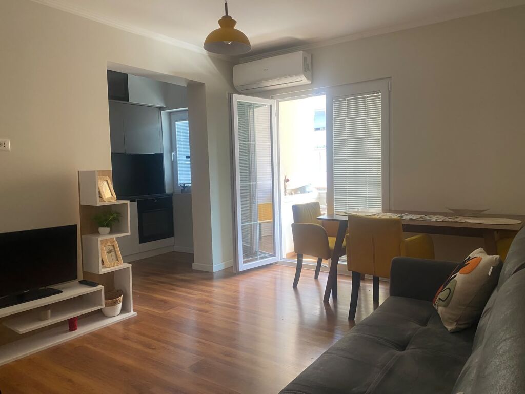 Selvia, Shitet apartament 1+1.