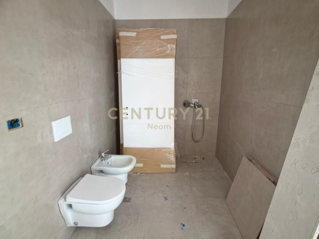 Apartment 2+1+2+Parking Space for sale at Xheluks Complex, Elbasan Street