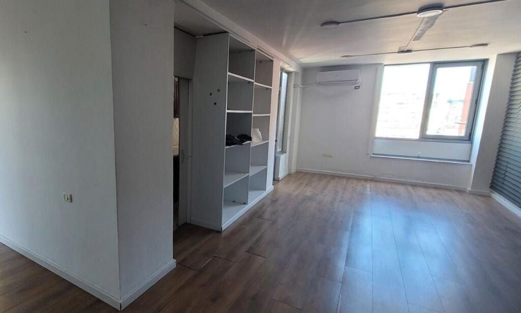 OFFICE FOR RENT – GEORGE W. BUSH STREET, OPPOSITE THE PARLIAMENT ID 5654