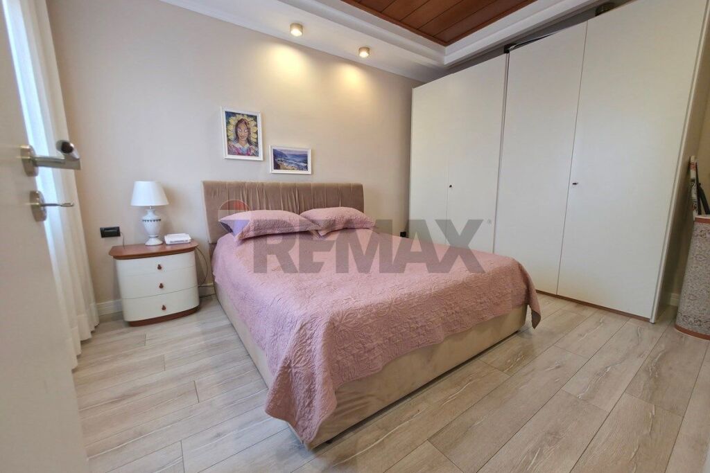 Apartament - Për Shitje - 9 Katëshet, Tiranë 340,000 €
