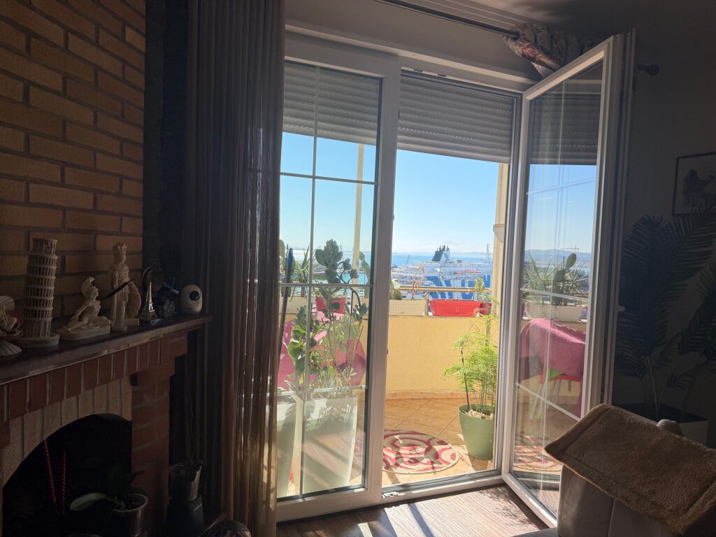 Shitet apartament te rruga e Portit me pamje deti  ,Durres