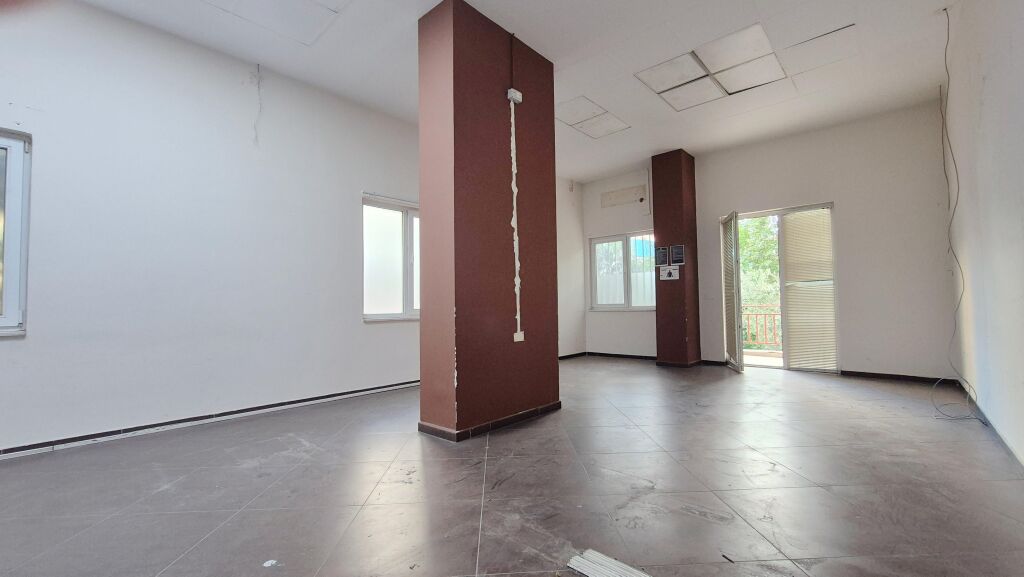 Affitto, Unità Commerciale, Via di Dibra