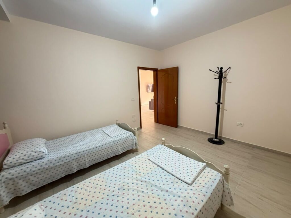 Apartament 2+1  Me Qira prane Spitalit Amerikan 1
