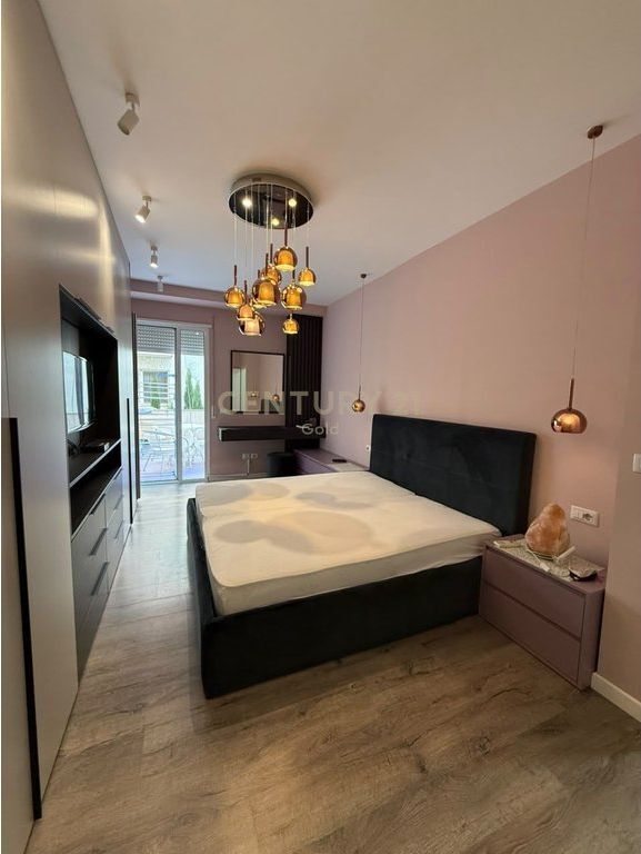 AFFITTASI APPARTAMENTO 2+1+2+VERANDA AL GIARDINO BOTANICO|ZOOLOGICO 700 € /Mese 65.000 Lek /Mese