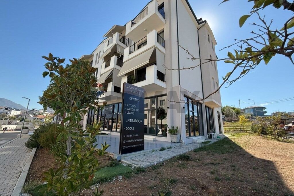 Dyqan - Për Shitje - Liqeni I Thatë, Tiranë(ID: 530361001-2092)

