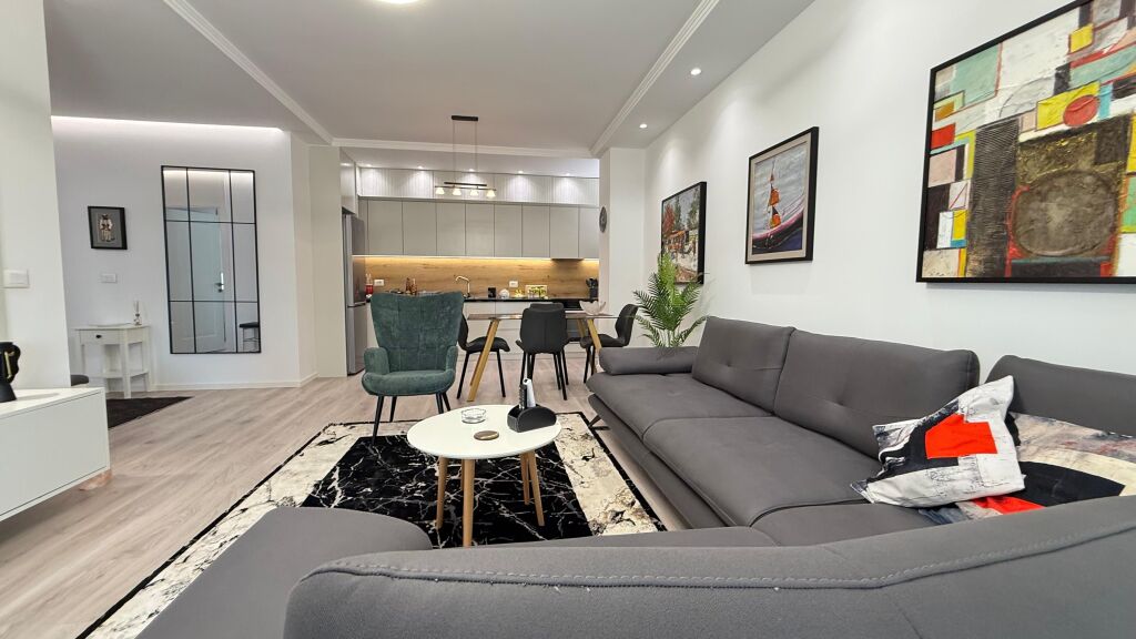 Apartament 1+1 per qira Liceu Artistik