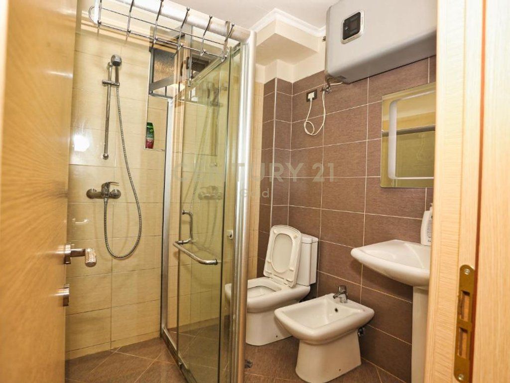 Jepet me qera Apartament te Myslym Shyri 600 € /Muaj 60,000 Lekë /Muaj