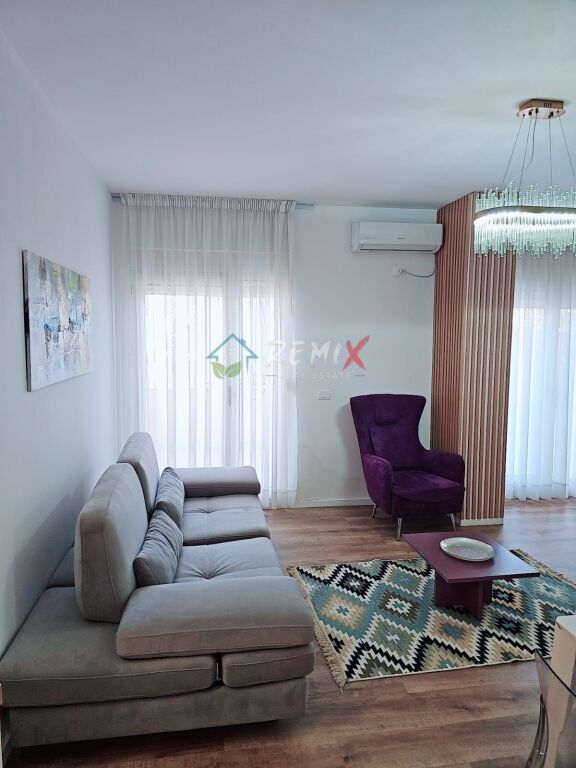 SHITET PAPAFINGO 2+1 – VERANDË PRIVATE 90 m²