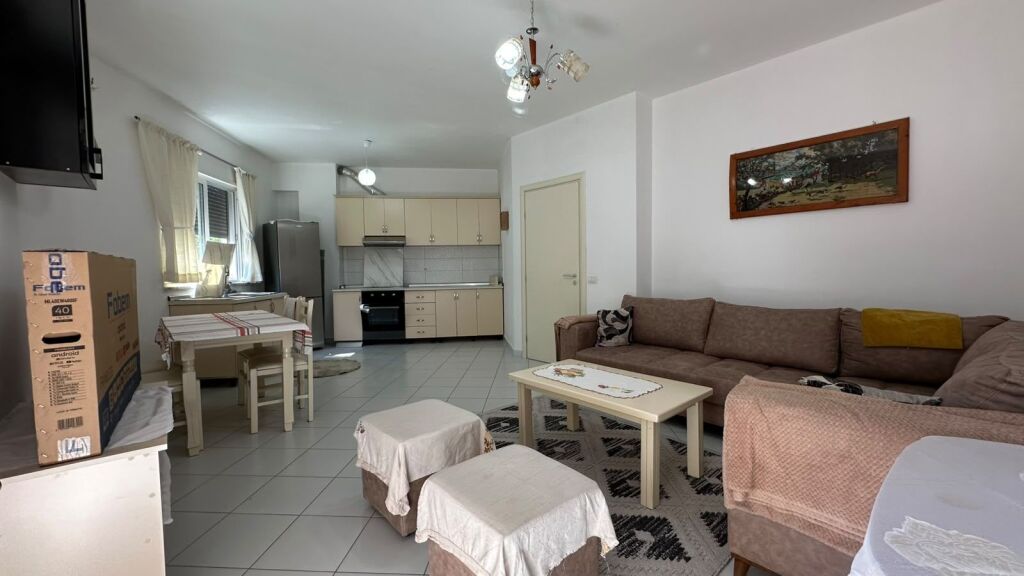 Apartament 2+1 me qira Liqeni i Thate