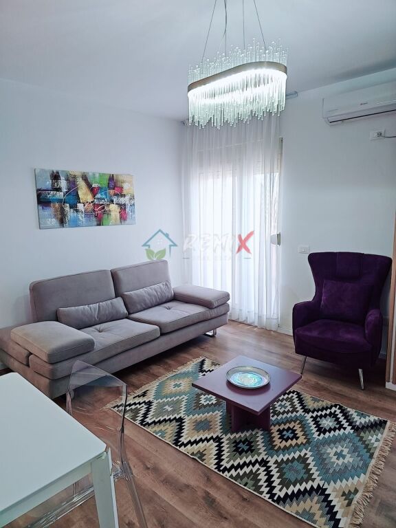 SHITET PAPAFINGO 2+1 – VERANDË PRIVATE 90 m²