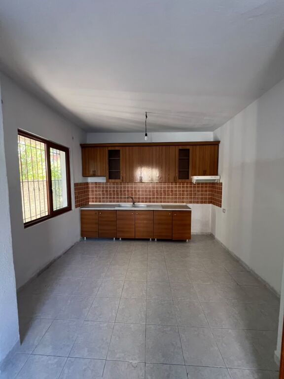 SHTËPI 2+1 ME QIRA – UJËSJELLËSI, DURRËS