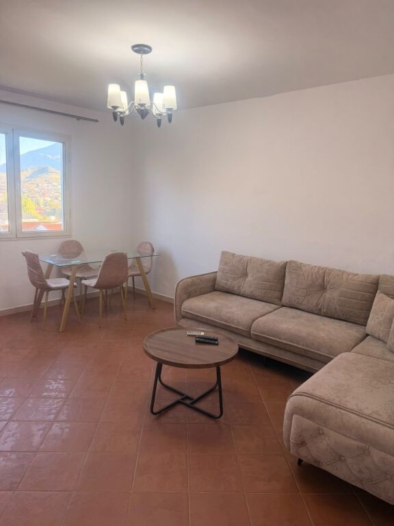 APARTAMENT ME QIRA 1+1 - SHKOLLA BARAM CURRI, PRANE MJEKSISE , TIRANE