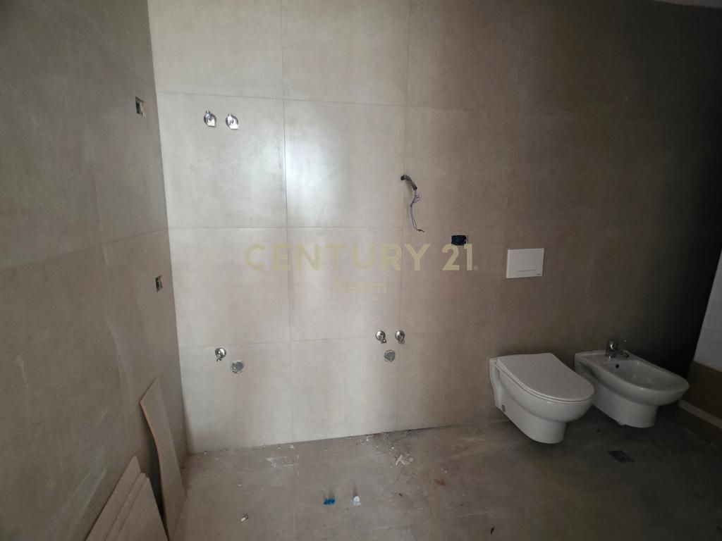 Apartment 2+1+2+Parking Space for sale at Xheluks Complex, Elbasan Street