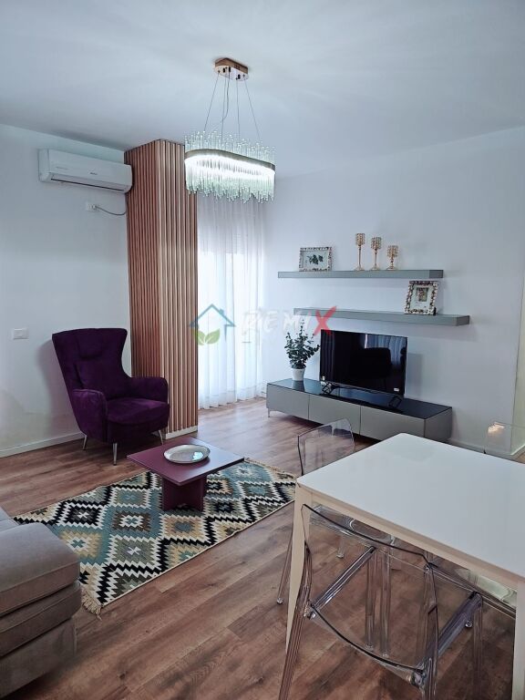 SHITET PAPAFINGO 2+1 – VERANDË PRIVATE 90 m²