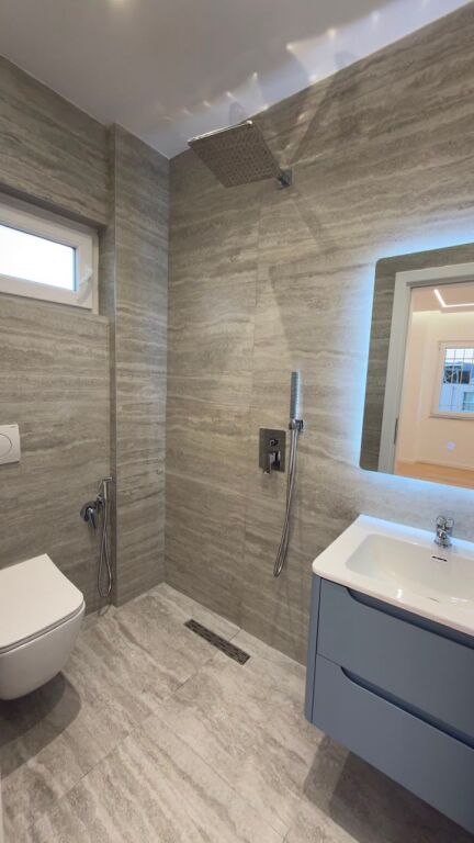 APARTAMENT PER SHITJE 2+1+2 -   21 DHJETORI