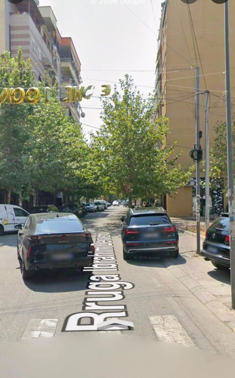 Locale in affitto vicino al Comune di Parisi