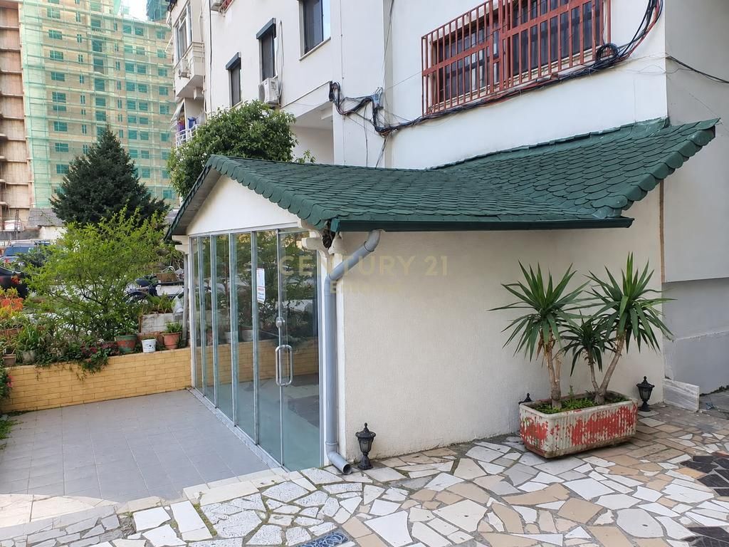 Ish Parku - Negozio in Vendita Piano Terra 49.5m2 Adiacente al Complesso Delijorgji