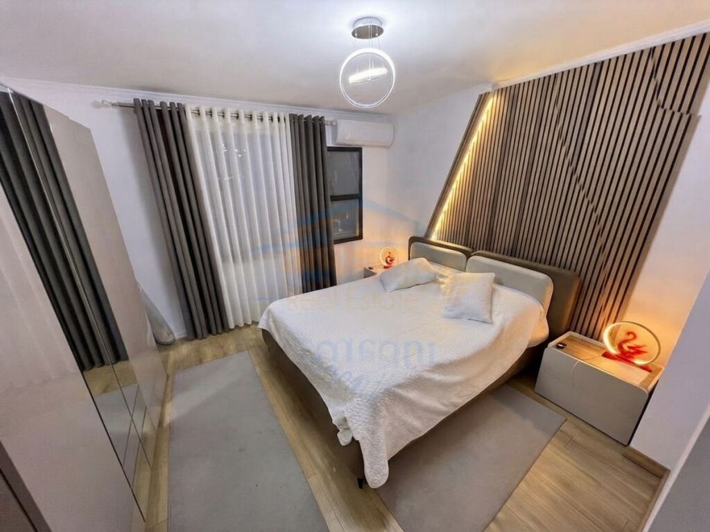 Shitet, Apartament 1+1 (I Konvertuar ne 2+1), Kinostudio, Tiranë