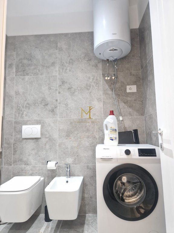 Jepet me qira apartament 1+1 në Golem Qendër.