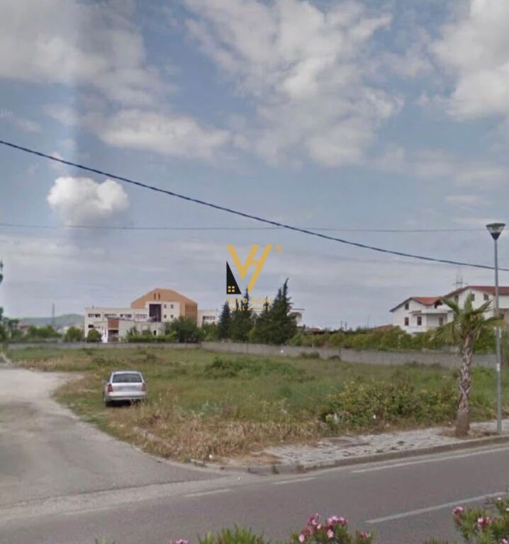 SHITET TRUALL 1.000 M2 NE KAVAJE 210.000 EURO