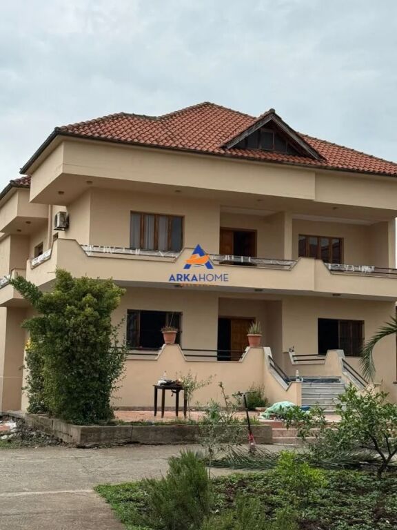 JEPET VILË 3-KATËSHE ME QIRA 1000 M2 "RRUGA SPIRO ÇIPI," 2.000.000 LEKE