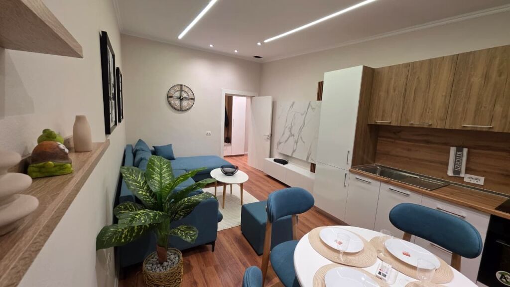 Shitet apartament 1+1 Plazh, Durres.