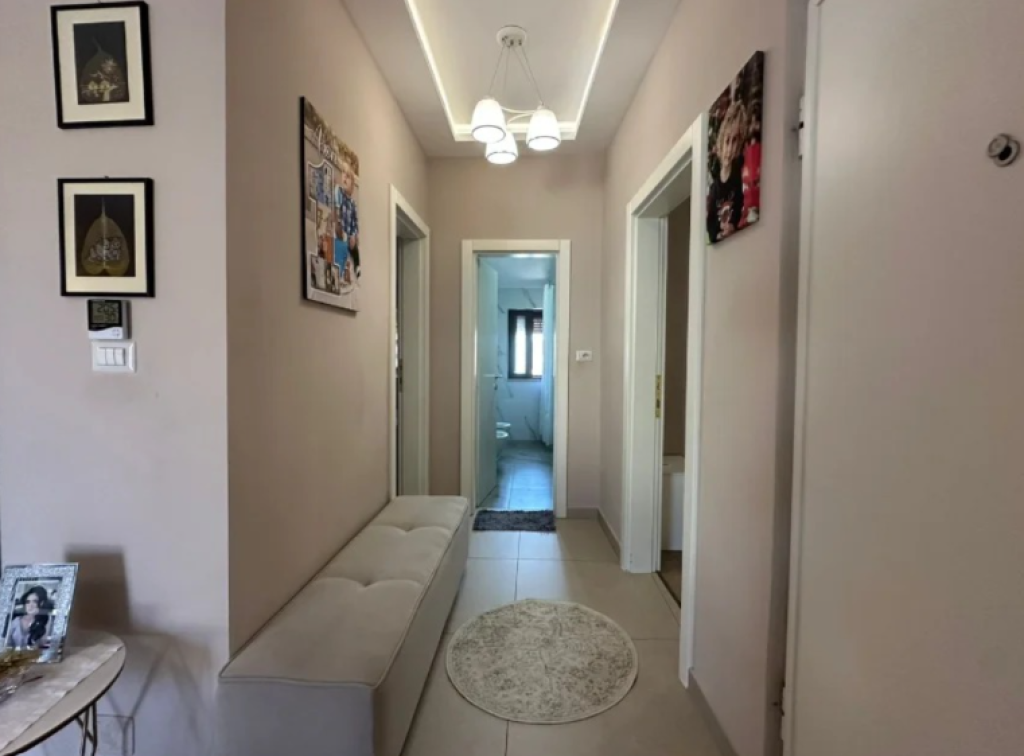 JEPET ME QIRA APARTAMENT 2+1 ME VERANDË | XHAMLLIK