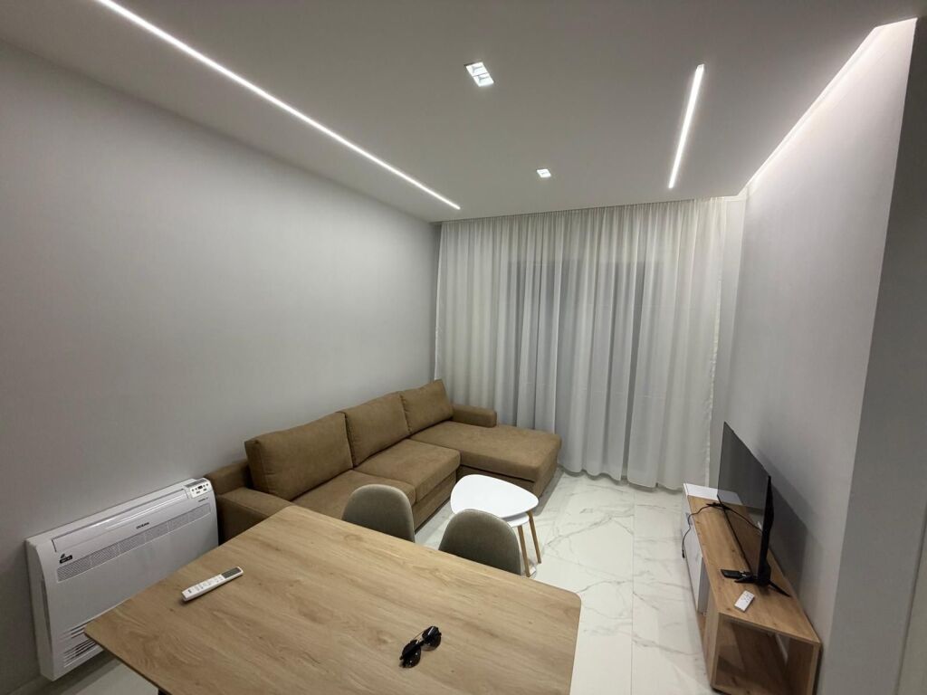 Jepet me qera Apartamenti 2+1 , Paskuqan prane karburant Ahmati 500 mije leke te vjetra