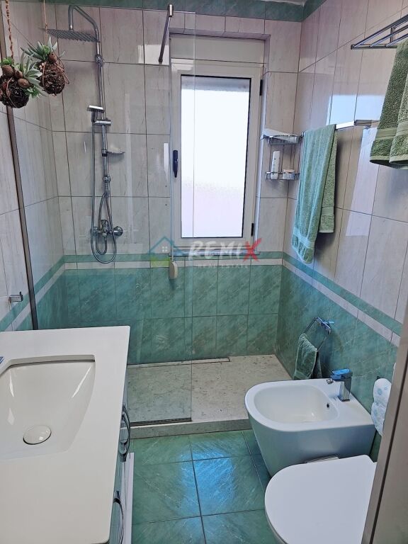 SHITET PAPAFINGO 2+1 – VERANDË PRIVATE 90 m²