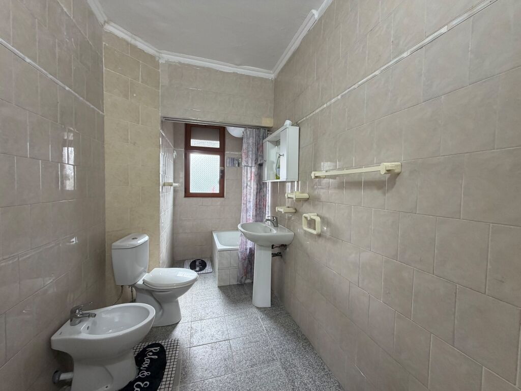 Palazzo con Shigjeta vendiamo Appartamento 1+1