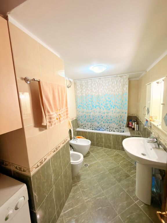 JEPET ME QERA APARTAMENT 2+1 MUZEU I DESHMOREVE, DURRES