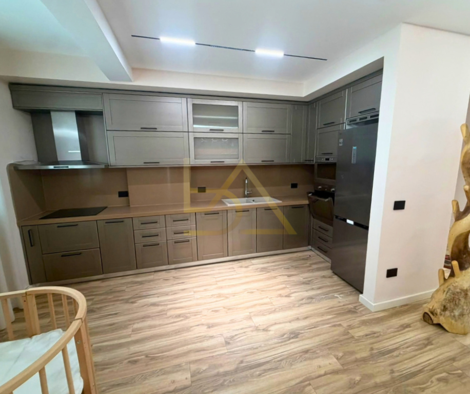 SHITET APARTAMENT 2+1 – RRUGA E PORTIT, DURRËS