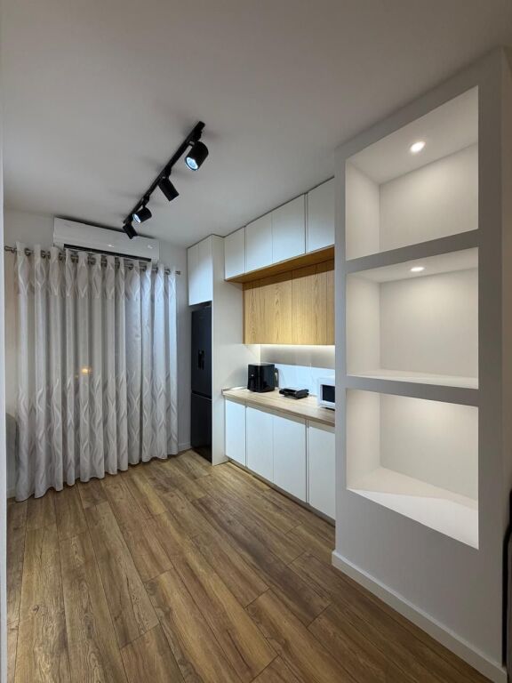 JEPET ME QIRA – 2+1 NË ASTIR