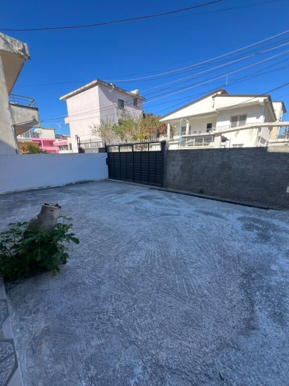 SHTËPI 2+1 ME QIRA – UJËSJELLËSI, DURRËS
