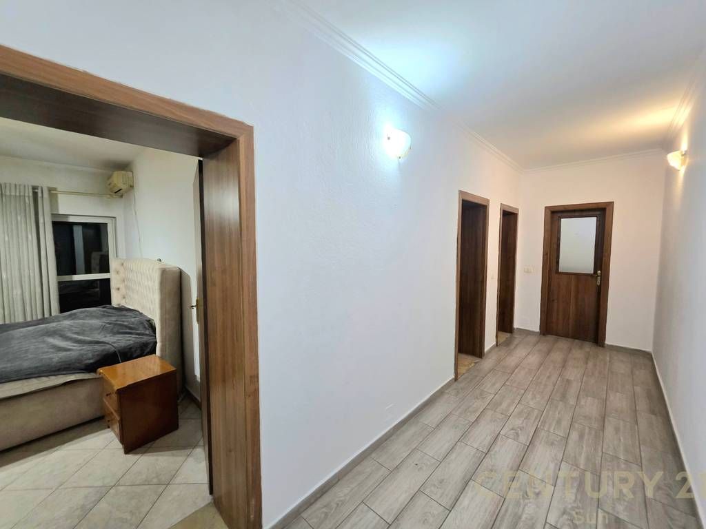Appartamento 3+1+2 in vendita a Komuna e Parisit