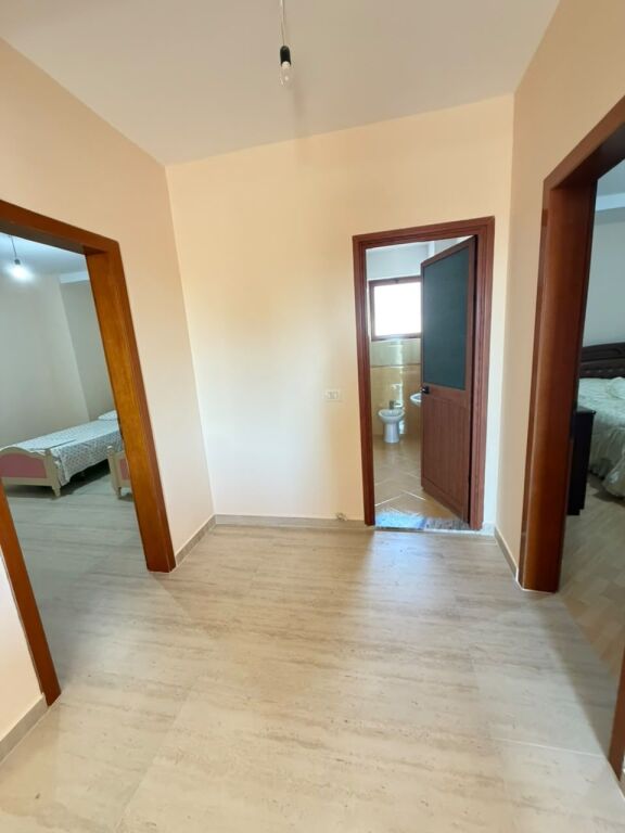 Apartament 2+1  Me Qira prane Spitalit Amerikan 1