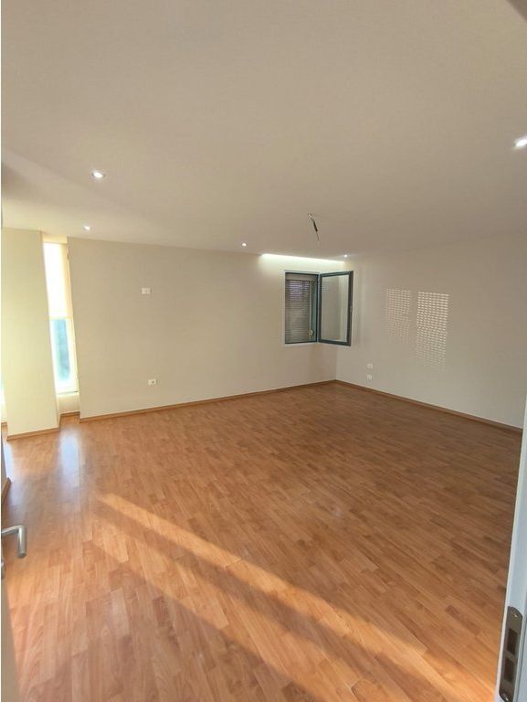 In affitto, Spazio per Ufficio, Ambasciata Americana, Via Elbasan, Tirana.