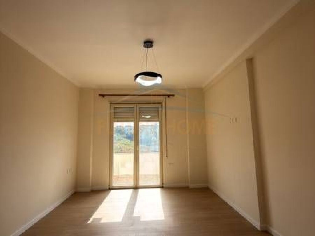 Shitet, Apartament 2+1+2, Restorant Fresku, Rruga e Dajtit