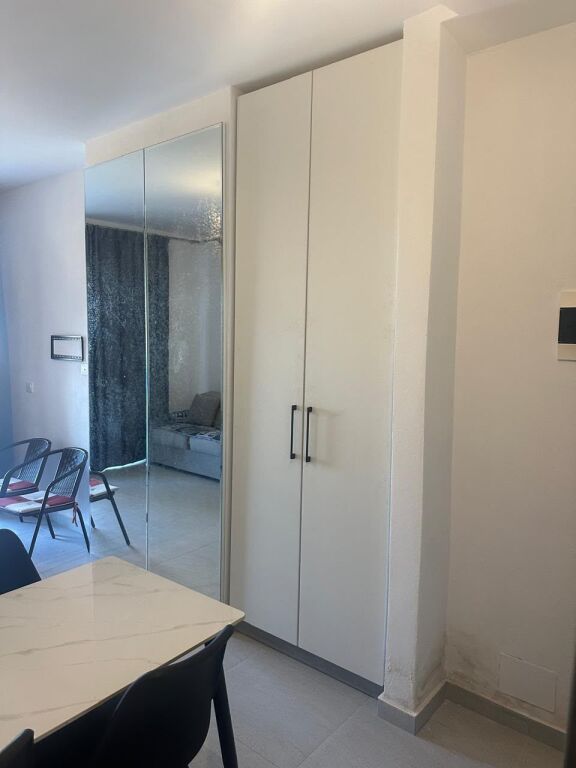 Shitet garsoniere+post parkimi tek Kompleksi Sofo Duni ose Lemon Residence , Dhermi , Palase , Drimadhe , Vlore , Himare , Sarande , Drymades .