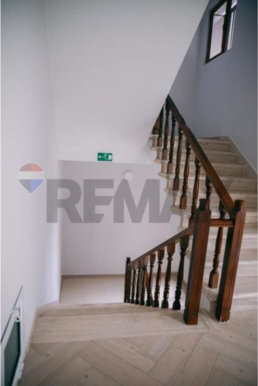 Hotel - In Vendita - Viale Repubblica, Berat