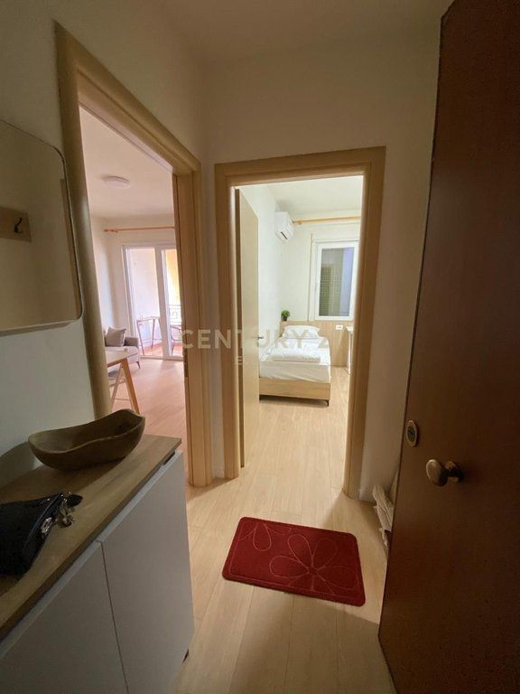 RRUGA 5 MAJI, APARTAMENT 1+1 PER QIRA